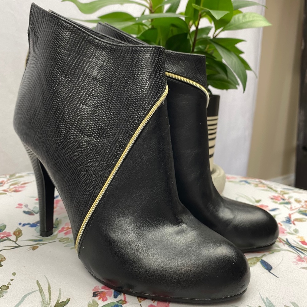 Exe' Greek Black Gold Leather Ankle Booties Heel - Picture 7 of 8